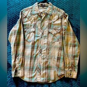 Arizona Men’s Medium Long Sleeve Western style long sleeve shirt.